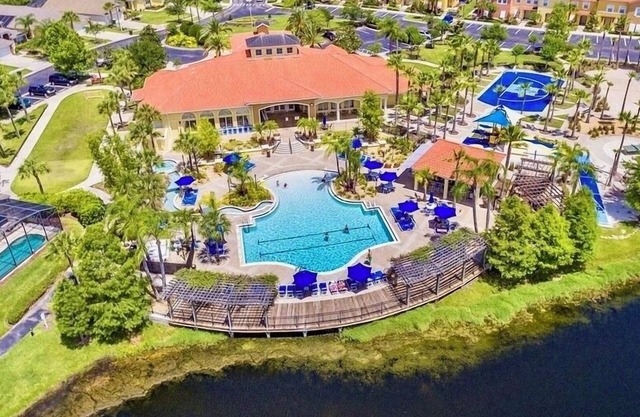 Terra verde resort 4brs/3bth cozy Townhome