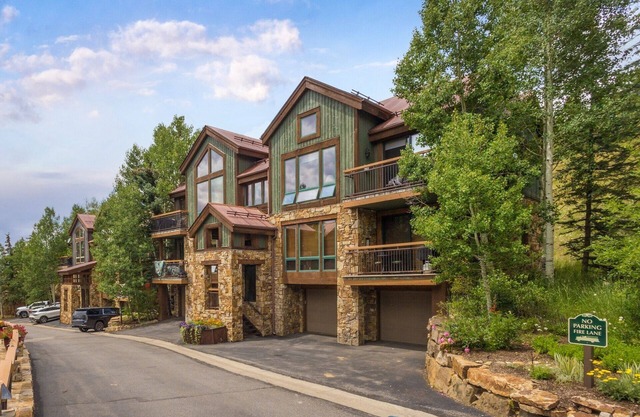 Terrace Gold: Ski IN/OUT