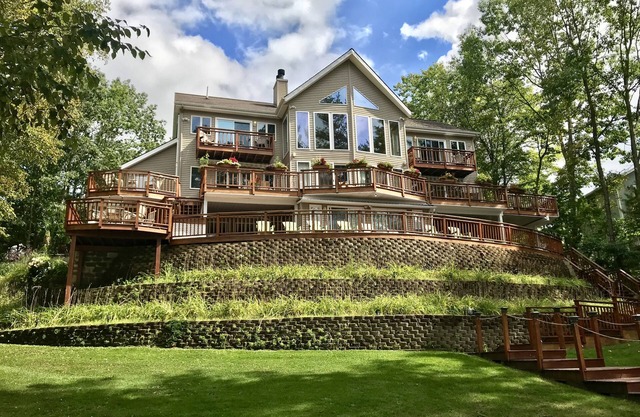 Terrace on the Lake – Private Lakefront with Breathtaking Views