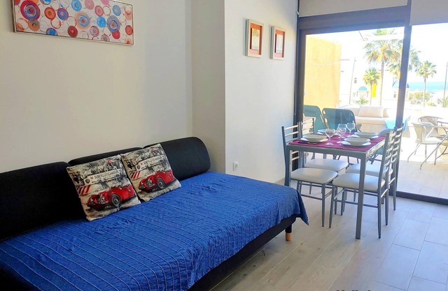 Terrace, sea view, Wi-Fi, swimming pool, 50 mts. from the beach