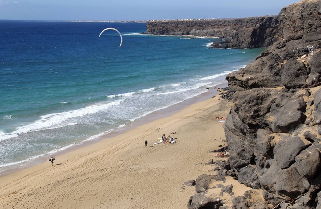 TERRACED HOUSE VERY NEAR OF THE LAGOONS OF THE COTILLO AND 5 MINUTES WALK TO THE CENTER OF THE TOWN