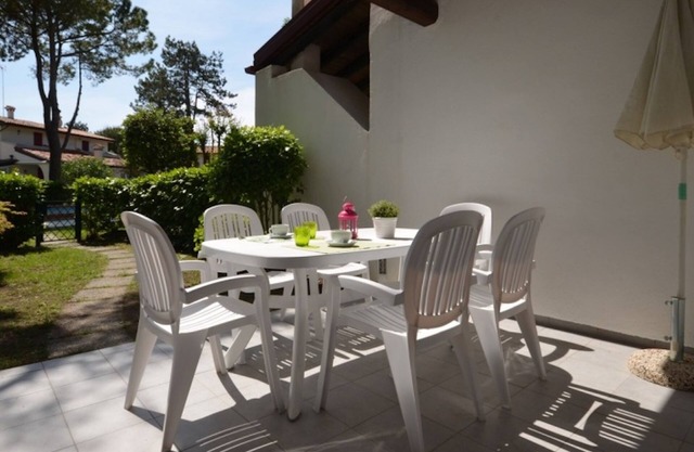 Terraced house with private garden