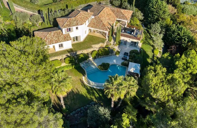 Terrific 5-bedroom villa with AC in charming Mougins