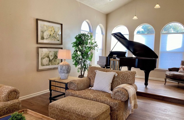 Terrific roomy 4-bedroom with wide open vistas !