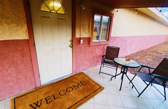 Terrific Townhome Thatcher!!!!! 8th St Fitness Club