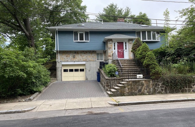 Terrific vacation house only 4.5 miles away from downtown Boston