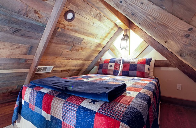 Texan Cabin - Hill Country Inspired Cabin