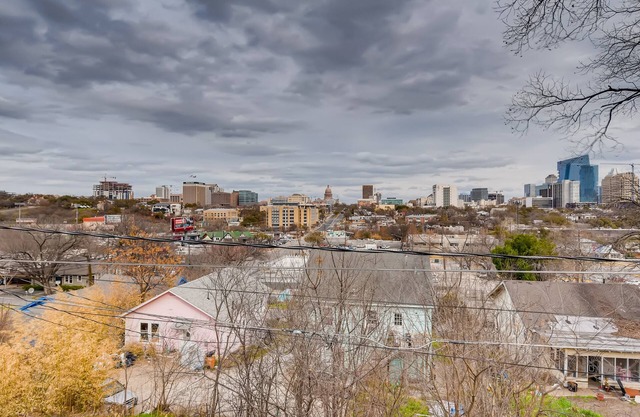 Texas Capitol Loft - 30 Day or More Rental - by PMI Austin Metro