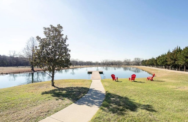 Texas Ranch House with 5 Bedroom and Fish Pond