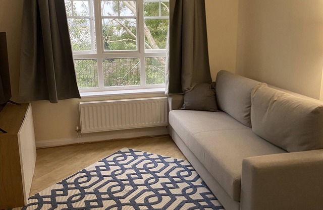 THAMES VIEW APARTMENT