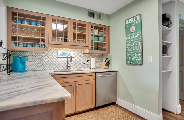 THANKSGIVING on #1 HARBOUR TOWN GOLF-SEA PINES RESORT-2 King 1Q 2XLT-GAS GRILL