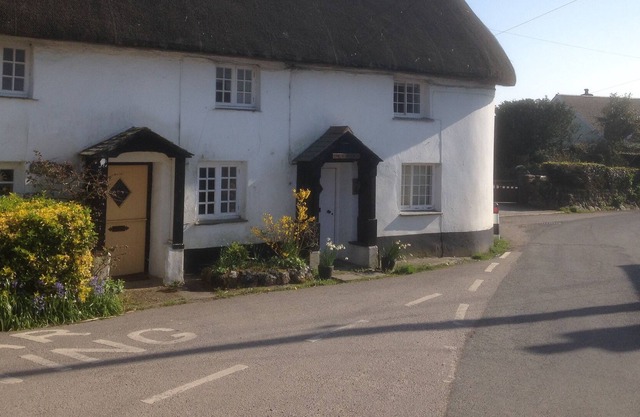 Thatched Cottage set in the heart of a quiet Cornish Village