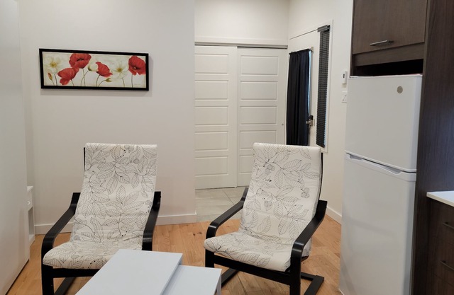 The 102 is a cosy loft in the heart of the city centre. It is located close to t