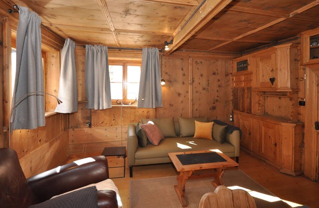 The 240 m2 authentic Engadine farmhouse from 1650 in the middle of i