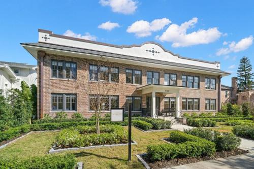 The Adaline - Entire Complex In Hyde Park