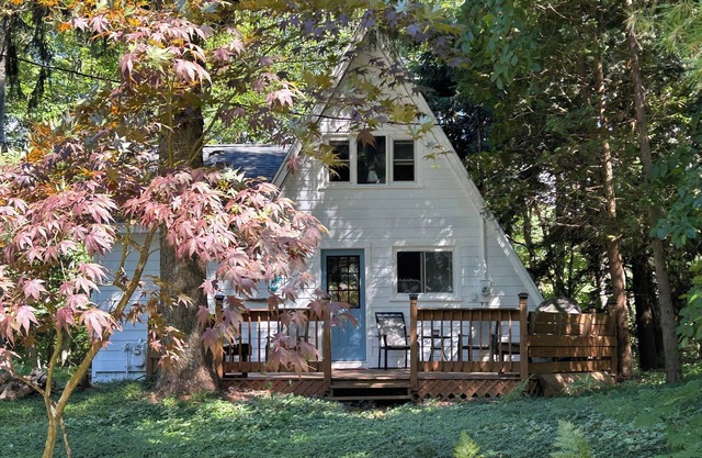 The ‘A’mazing Escape! Beaches, hiking trails, & great fall color tour location!