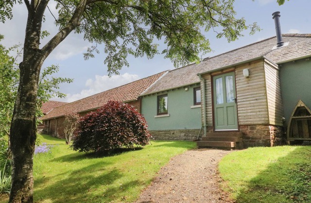 THE ANNEXE, pet friendly, with open fire in Brampton, Cumbria