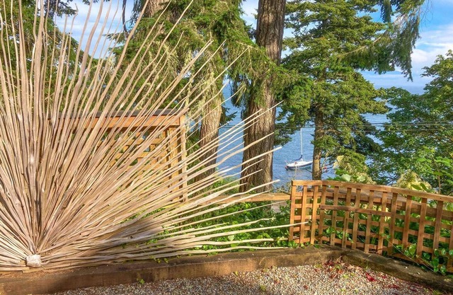 The Applebnb Garden Suite with Private Patio