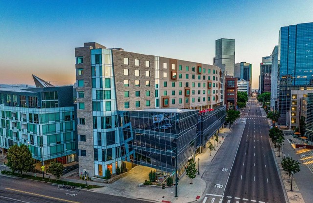 The Art Hotel Denver, Curio Collection by Hilton