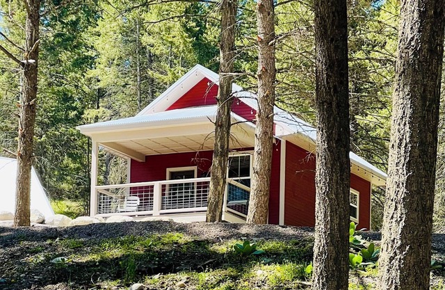 The Avalanche at Elk Ridge Village cabin 301E with views of Flathead Lake