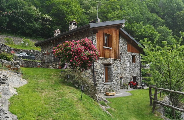 THE BANKS IN THE WOODS: PEACE, NATURE AND RELAXATION. Ideal for couples and families.