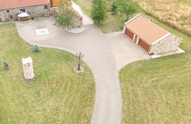 The Barn, Luxury Country Home Sleeps 6 Hot Tub