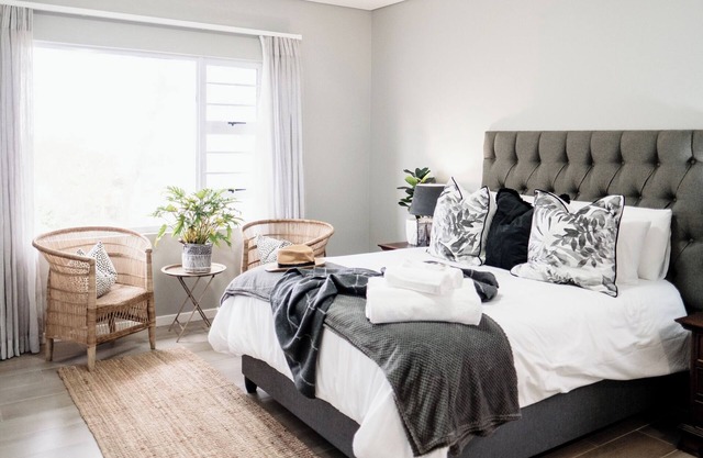 The Beach Retreat - Modern comfort and luxury! Walk to the Beach!