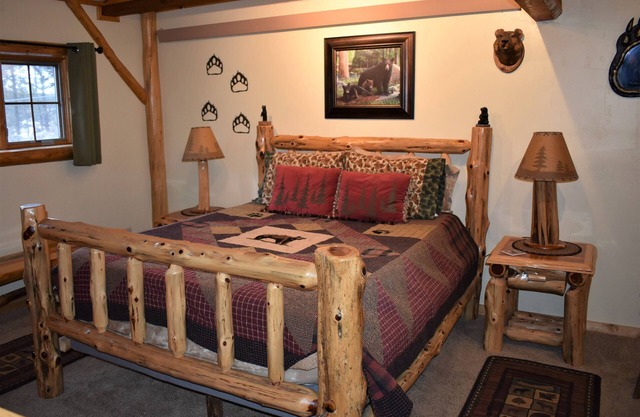 The Bears Den Dakota Dream B&B. Secluded, Close to Custer, Great Breakfast!