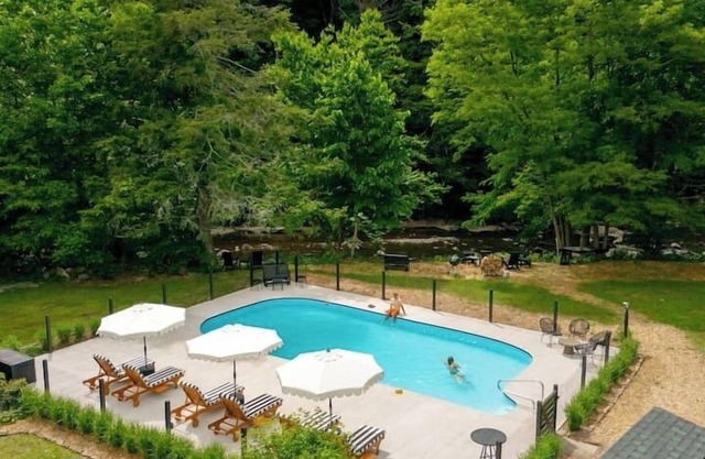 The Bend: Boutique Stays - Pool, Waterfront, Sauna
