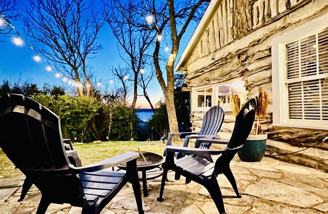 The Best Little Shorehouse in Texas