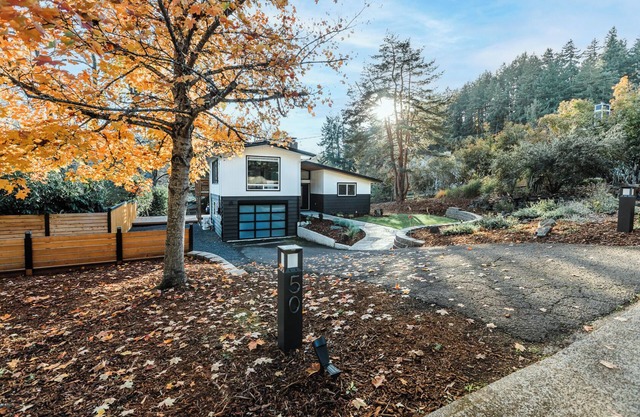 The Best Of Crest - Mid Century Vibes with Sunrise Views in S. Eugene