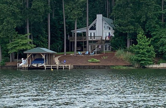 The BEST Views on Lake Sinclair - Welcome to The Escape Hatch! NEW HOT TUB!