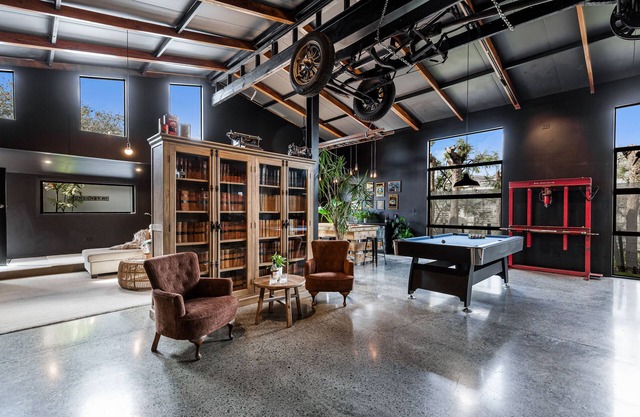 The Black Barn, private with Spa