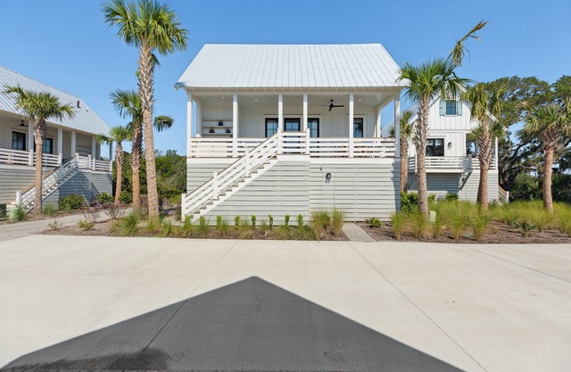 “The Bluebird” (3049 Southerly Way) 2 person creekside bungalow at Kiawah River * EV Charger ~