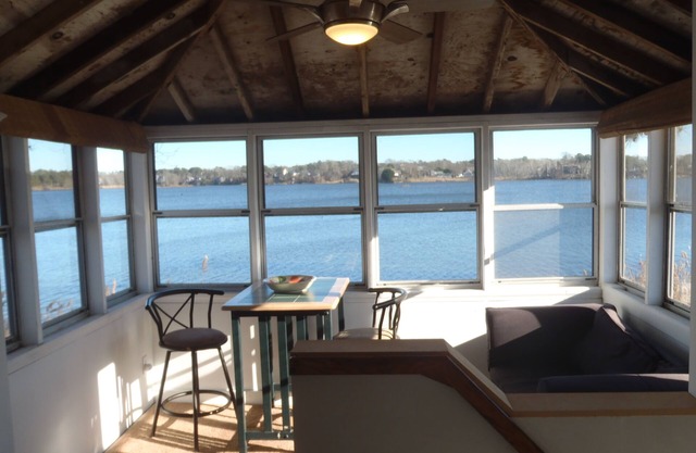 THE BOAT HOUSE LOFT ~ CAPE COD'S MOST AFFORDABLE WATERFRONT ~ OFF SEASON RATES!
