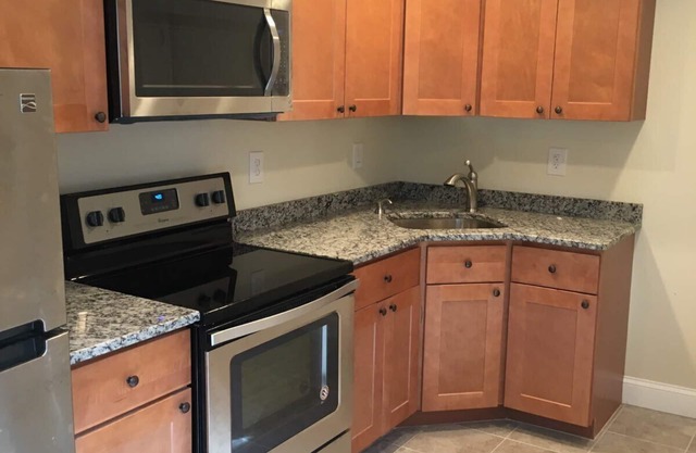 The Boon street apartment in Narragansett Pier walk to the beach!