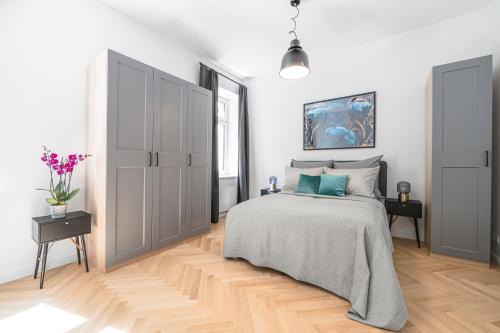 The Bornholmer, Spacious 100m2, Ideal for Groups & Families, 2BR, huge living room, 4 - 8 Guests