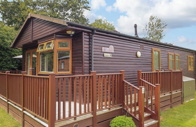 THE BRAMBLES 17 - CONKERS LODGE, pet friendly, with pool in Chudleigh