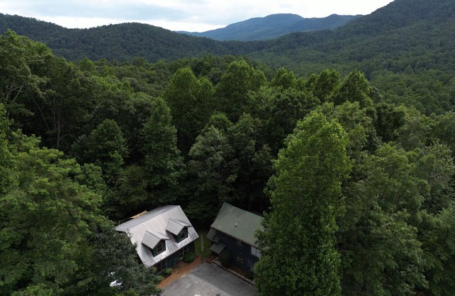 The Bridge Retreat w/game room