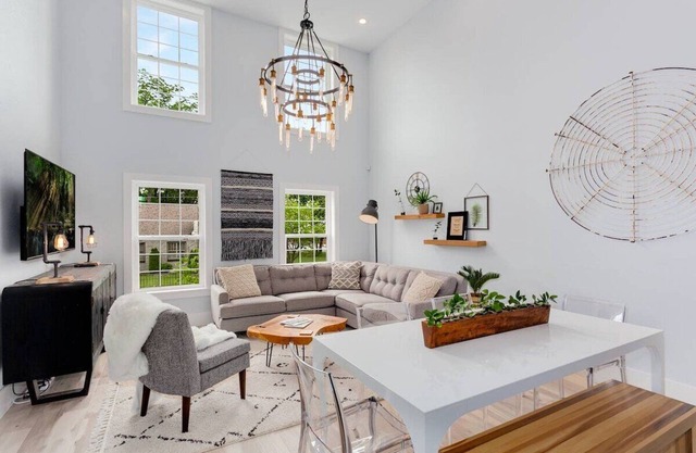 The Brownstone - 1 Block to Downtown Bentonville