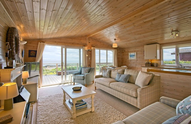The Buoys - a lodge that sleeps 6 guests in 3 bedrooms