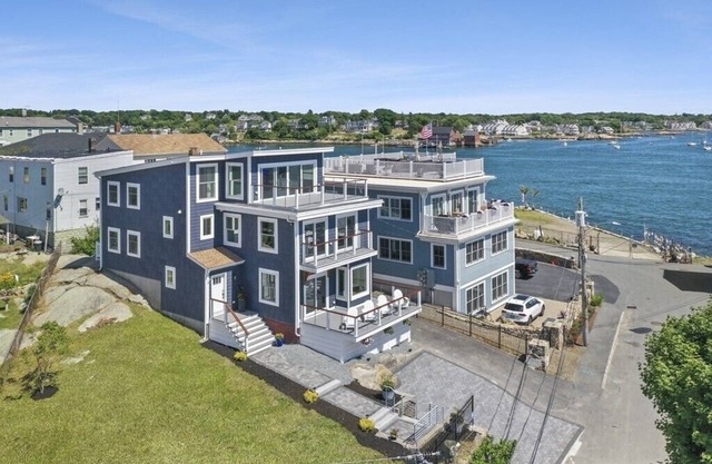The Captain’s Villa Beachfront House With Access To Pavilion's Beach