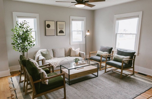 "The Carlisle" WARM MODERN STAY w/Yard -Greyline