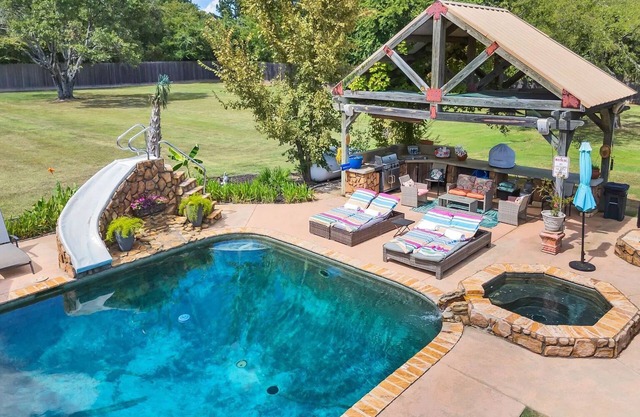 The Casa Luna - Boho Mid-Century Modern A-frame House w/Access to Pool & Hot Tub