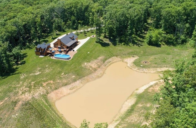 The Cedar Hill Lodge 52ac - Sleeps 20 - Hot Tub