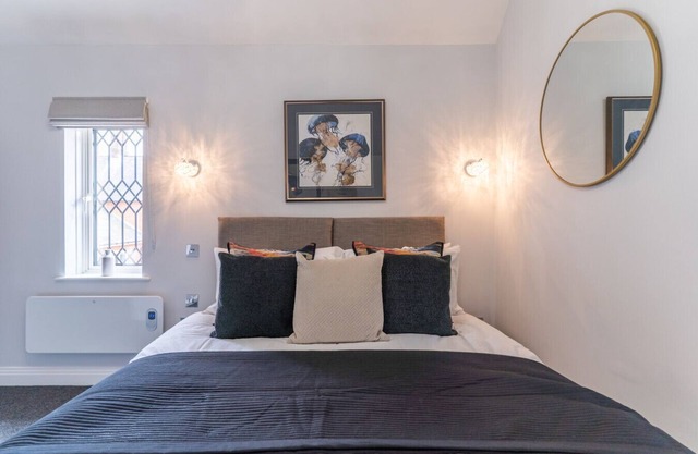 The Charming Redwood Escape, New Forest