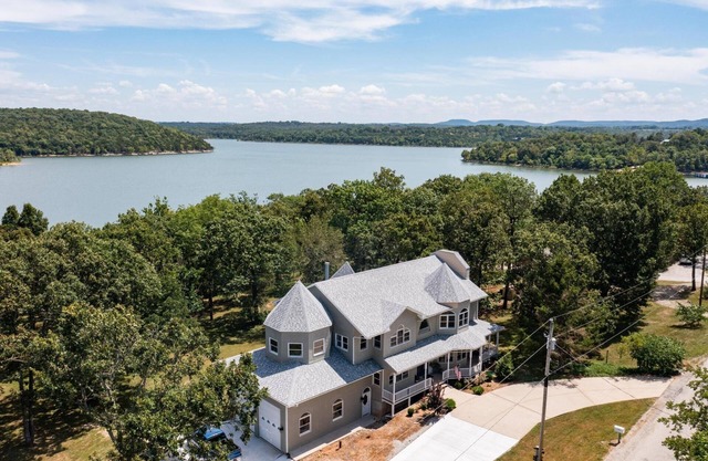 The Cimarron Lake House on Table Rock Lake!