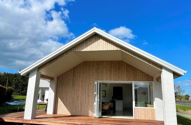 The Club House (with a spa pool)