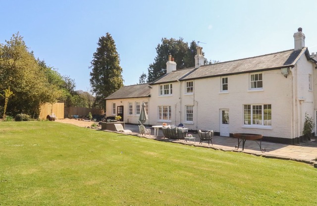 THE COACH HOUSE, family friendly, with a garden in Abergavenny