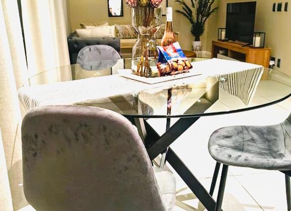 The Comfort AirB&B - Top floor luxury 1 bedroom apartment with views